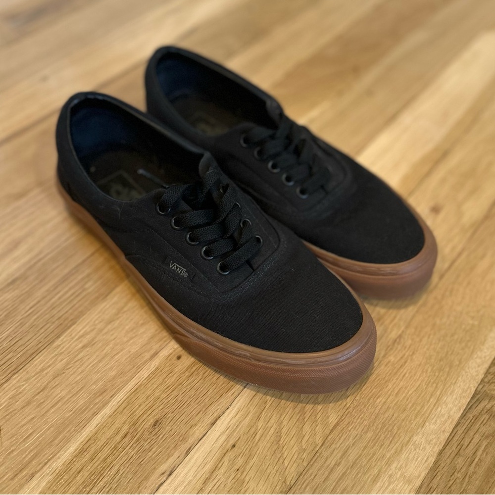 Men’s Vans Era - Size 8.0, Black with Gum Bottom